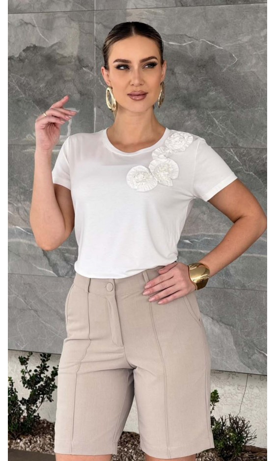 T-Shirt Manga Curta com Aplicação Floral