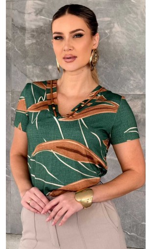 Blusa Manga Curta com Estampa de Folhagem