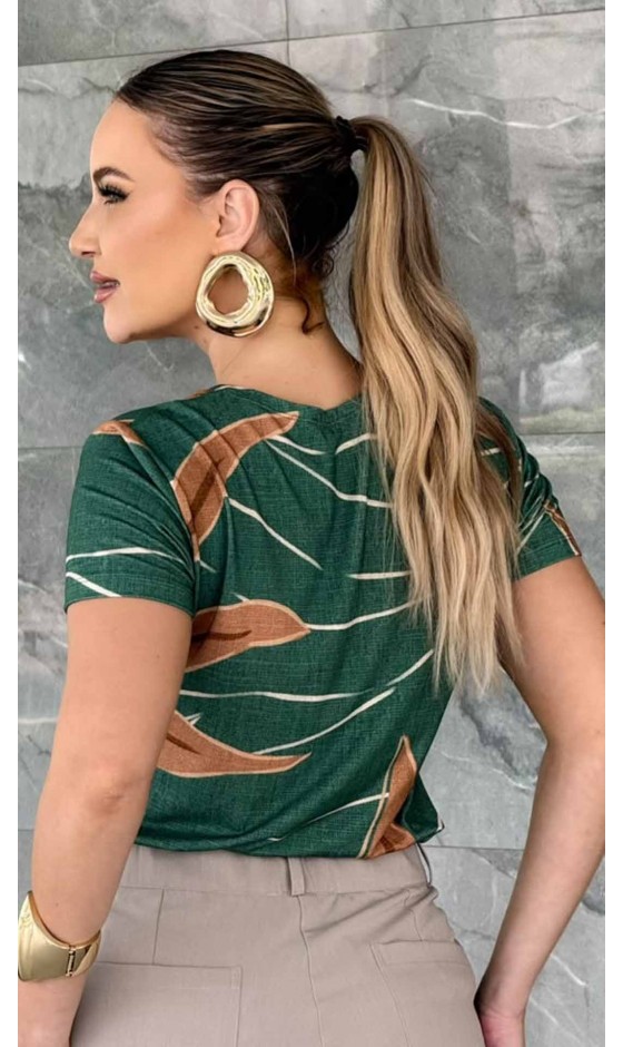 Blusa Manga Curta com Estampa de Folhagem