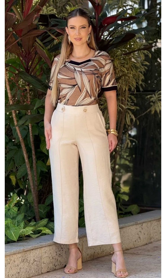 Blusa Manga Curta com Estampa de Folhagem