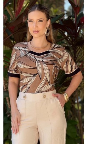 Blusa Manga Curta com Estampa de Folhagem